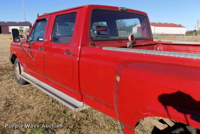 image for item DY9159 1989 Ford F350 Custom Crew Cab pickup truck