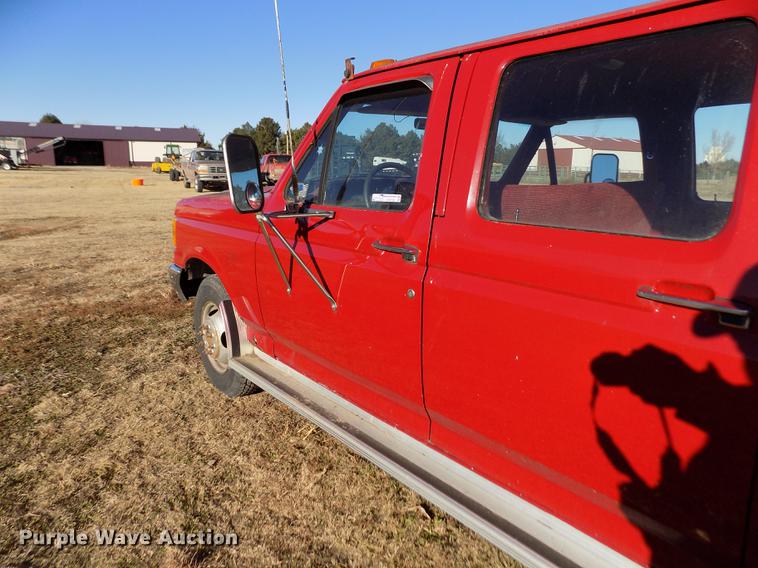 image for item DY9159 1989 Ford F350 Custom Crew Cab pickup truck