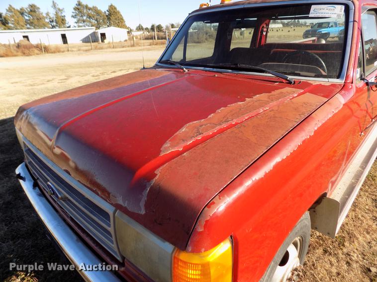 image for item DY9159 1989 Ford F350 Custom Crew Cab pickup truck