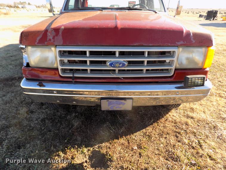 image for item DY9159 1989 Ford F350 Custom Crew Cab pickup truck