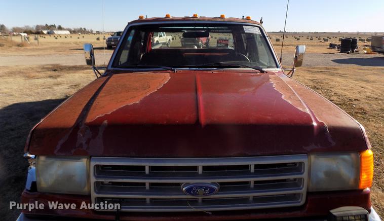 image for item DY9159 1989 Ford F350 Custom Crew Cab pickup truck