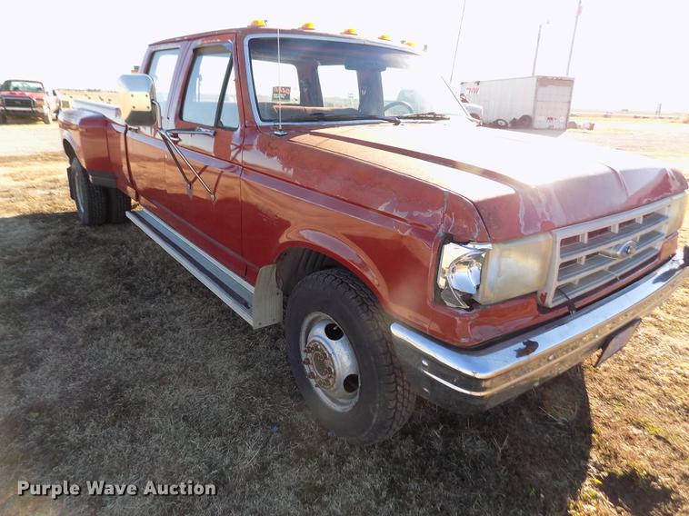 image for item DY9159 1989 Ford F350 Custom Crew Cab pickup truck