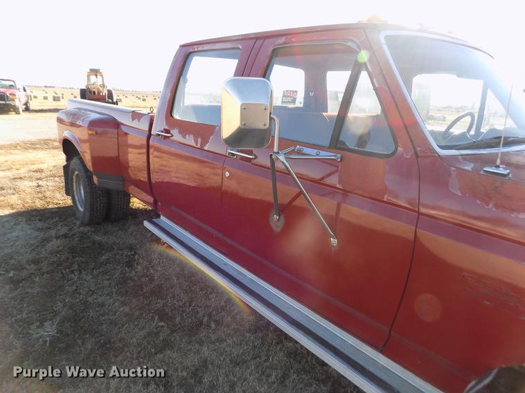 image for item DY9159 1989 Ford F350 Custom Crew Cab pickup truck