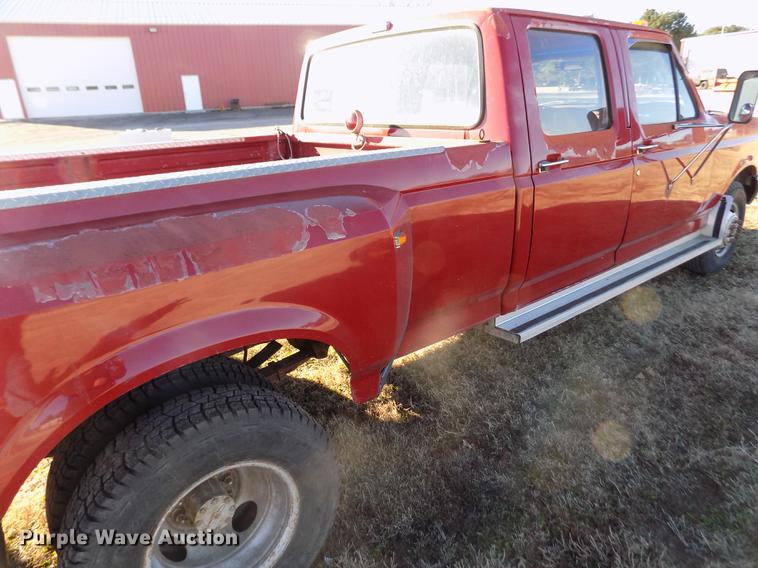 image for item DY9159 1989 Ford F350 Custom Crew Cab pickup truck