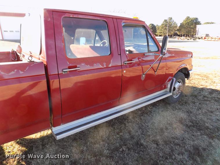 image for item DY9159 1989 Ford F350 Custom Crew Cab pickup truck