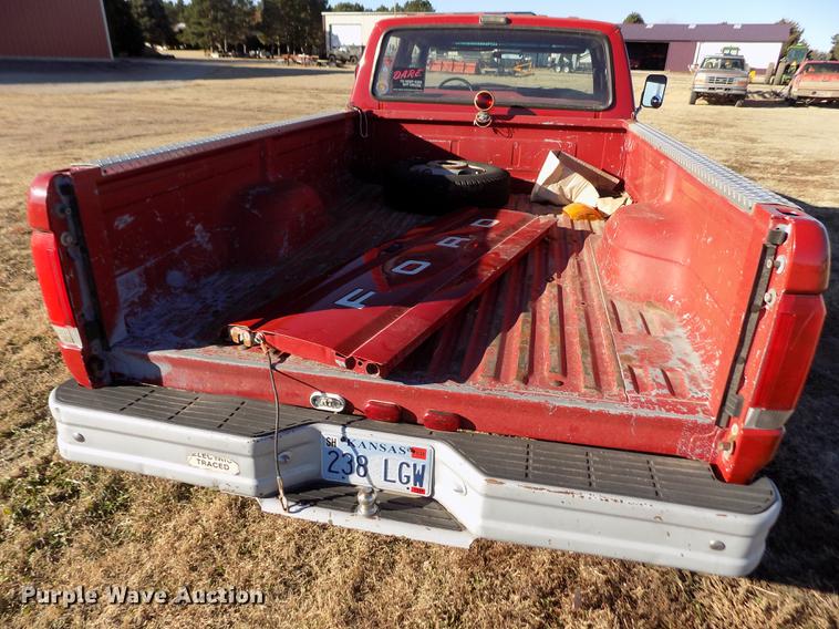 image for item DY9159 1989 Ford F350 Custom Crew Cab pickup truck