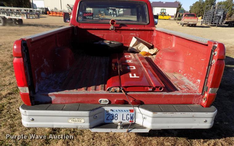 image for item DY9159 1989 Ford F350 Custom Crew Cab pickup truck