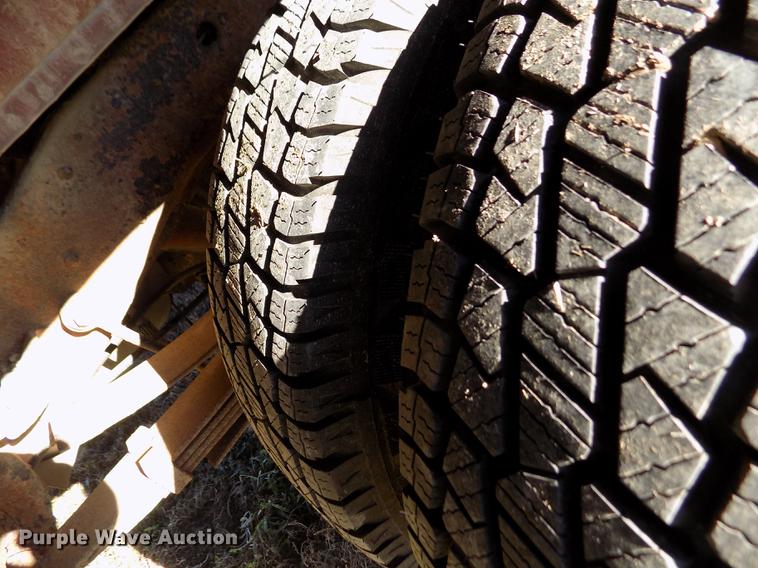 image for item DY9159 1989 Ford F350 Custom Crew Cab pickup truck