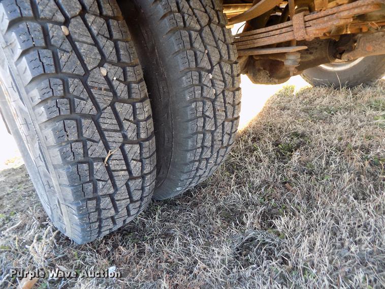 image for item DY9159 1989 Ford F350 Custom Crew Cab pickup truck