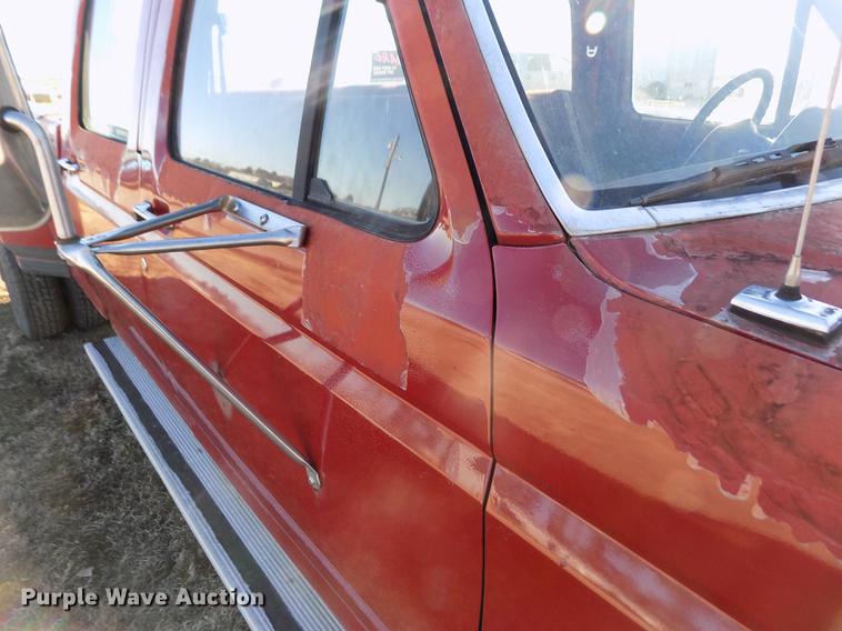 image for item DY9159 1989 Ford F350 Custom Crew Cab pickup truck