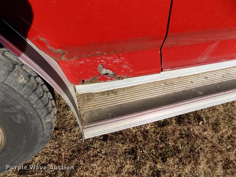 image for item DY9159 1989 Ford F350 Custom Crew Cab pickup truck