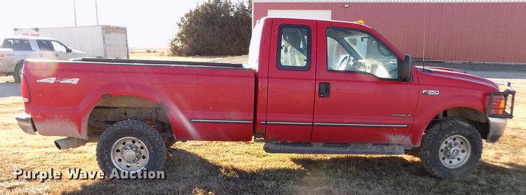 image for item DY9160 1999 Ford F350 Super Duty SuperCab pickup truck