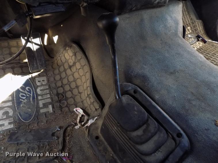 image for item DY9160 1999 Ford F350 Super Duty SuperCab pickup truck