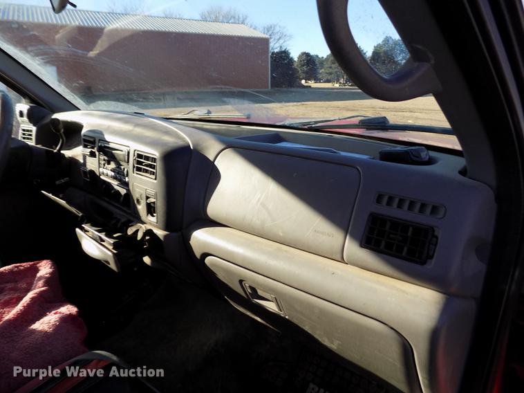 image for item DY9160 1999 Ford F350 Super Duty SuperCab pickup truck