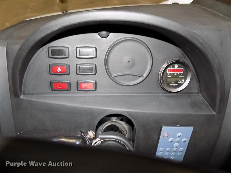 image for item DZ9609 2006 Bobcat 2300 utility vehicle