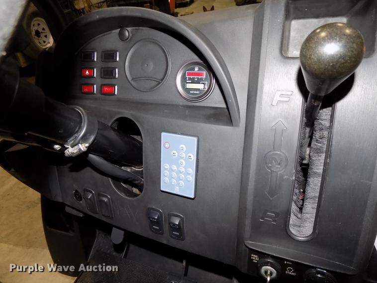 image for item DZ9609 2006 Bobcat 2300 utility vehicle