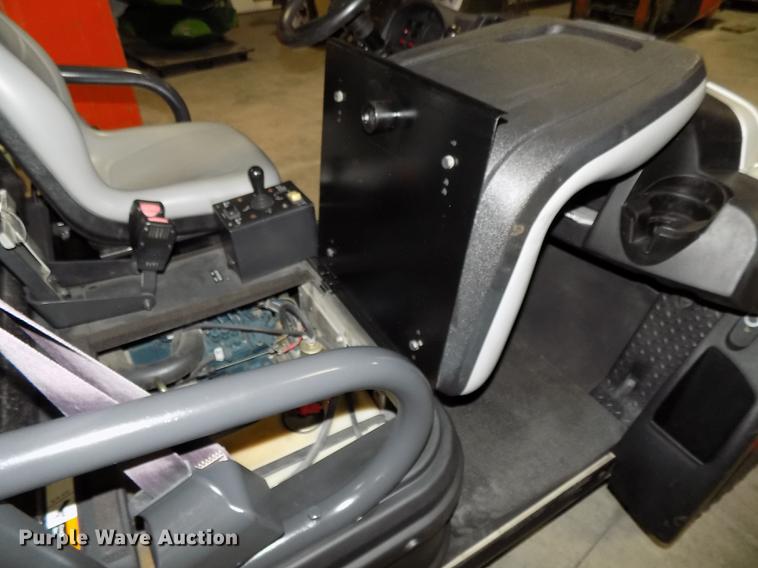 image for item DZ9609 2006 Bobcat 2300 utility vehicle