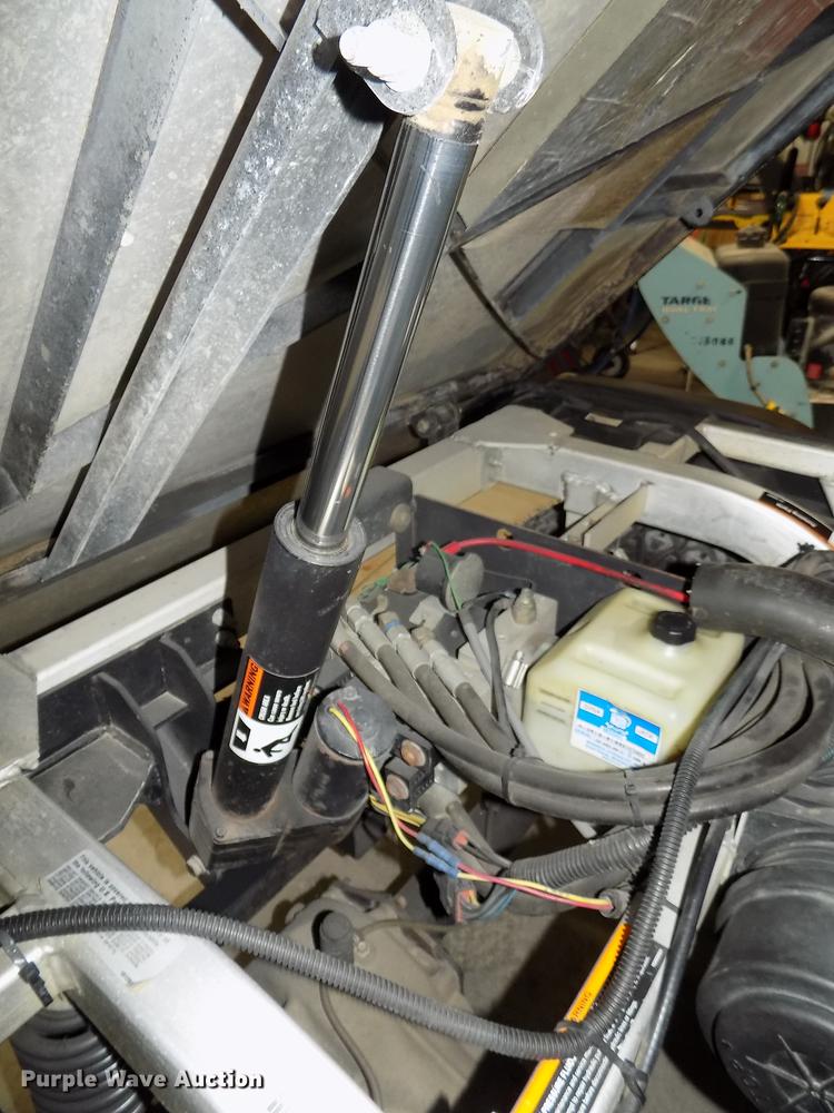 image for item DZ9609 2006 Bobcat 2300 utility vehicle