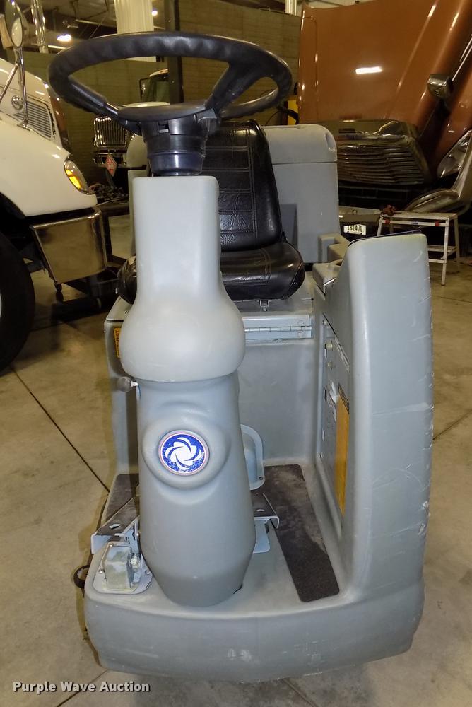 image for item DZ9620 Advance Advenger 3210D floor scrubber