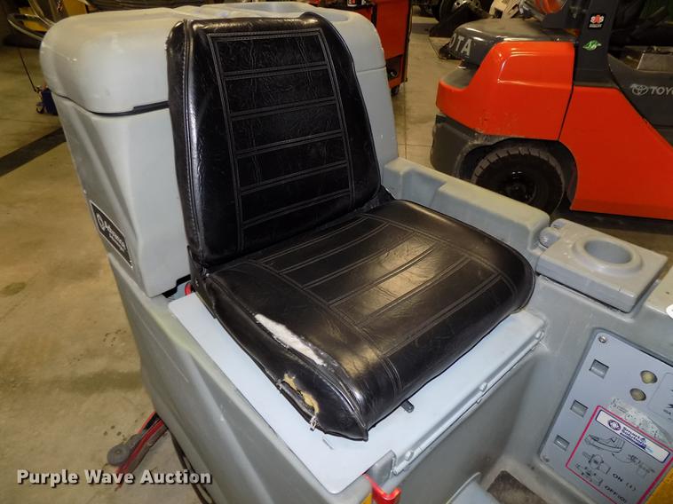 image for item DZ9620 Advance Advenger 3210D floor scrubber