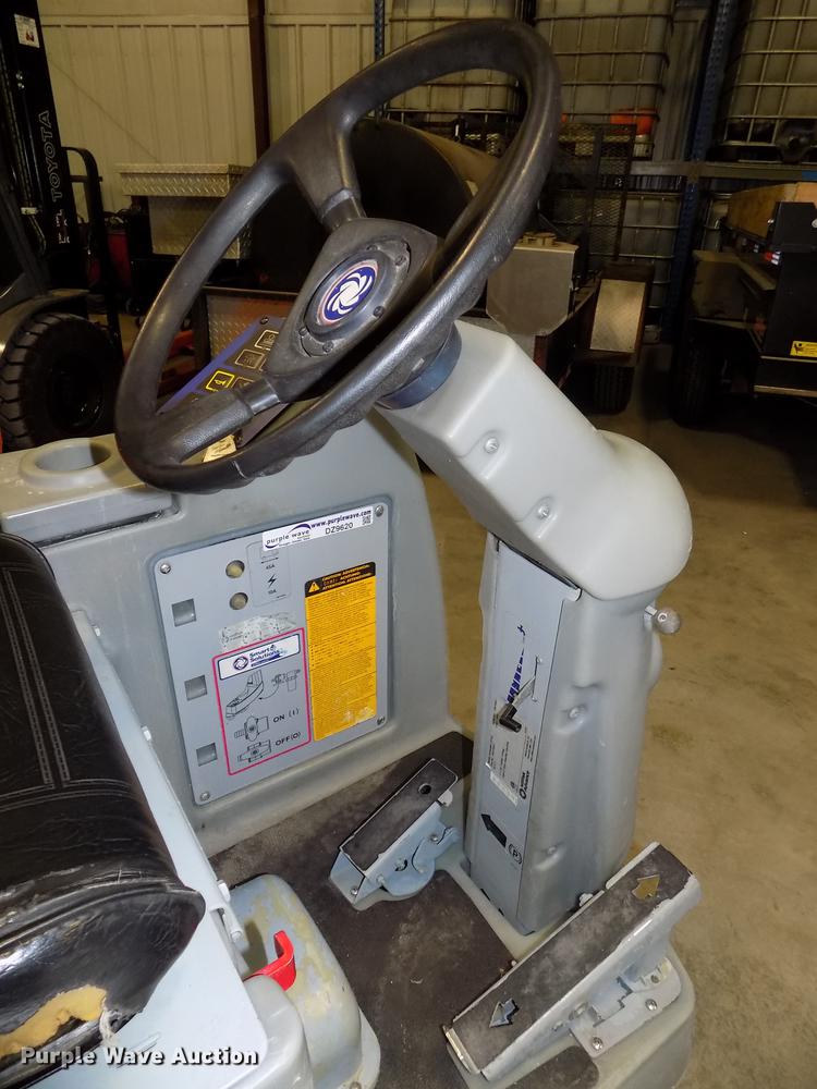 image for item DZ9620 Advance Advenger 3210D floor scrubber