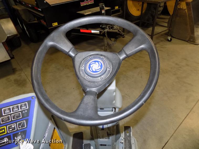 image for item DZ9620 Advance Advenger 3210D floor scrubber