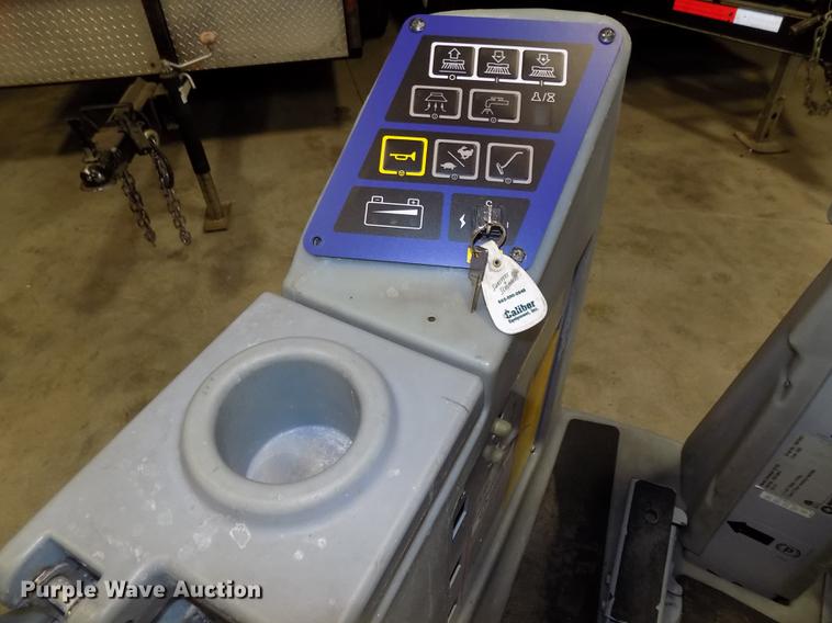 image for item DZ9620 Advance Advenger 3210D floor scrubber