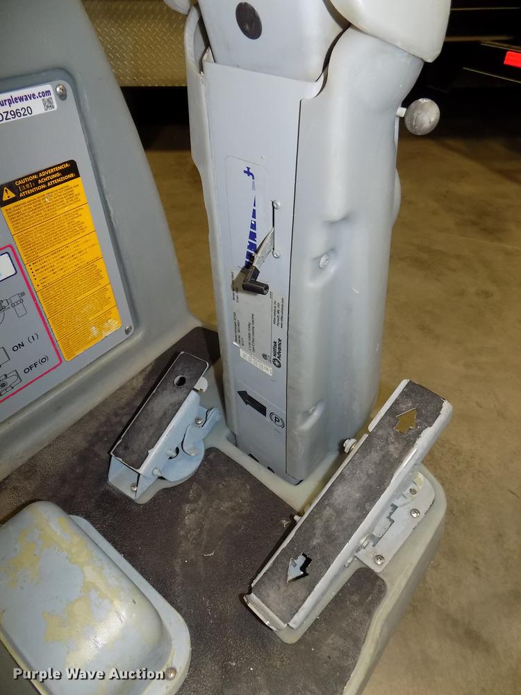 image for item DZ9620 Advance Advenger 3210D floor scrubber