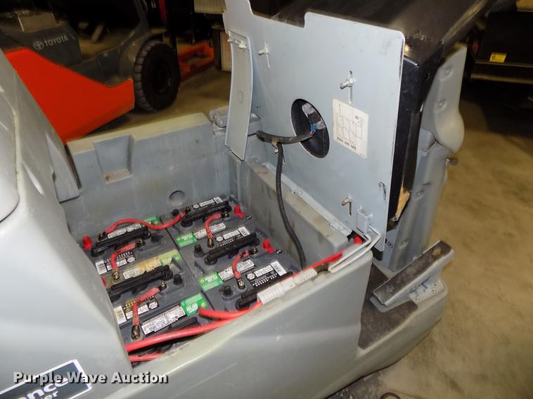 image for item DZ9620 Advance Advenger 3210D floor scrubber