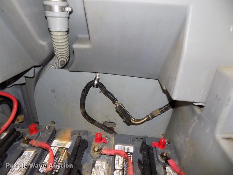 image for item DZ9620 Advance Advenger 3210D floor scrubber