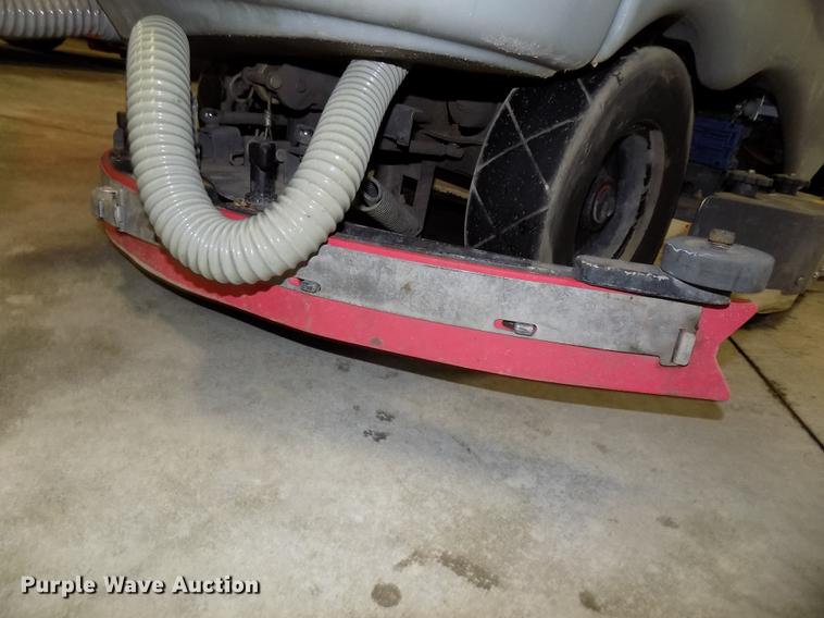 image for item DZ9620 Advance Advenger 3210D floor scrubber