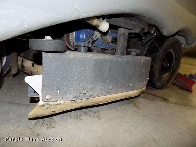 image for item DZ9620 Advance Advenger 3210D floor scrubber