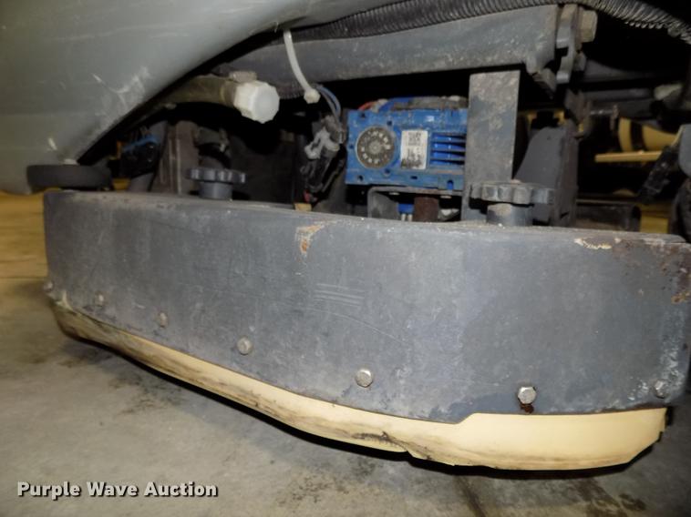 image for item DZ9620 Advance Advenger 3210D floor scrubber