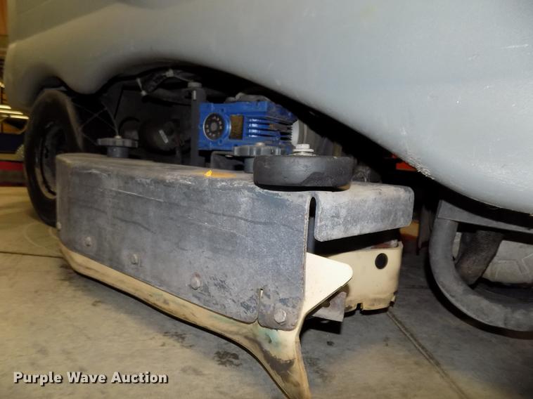 image for item DZ9620 Advance Advenger 3210D floor scrubber