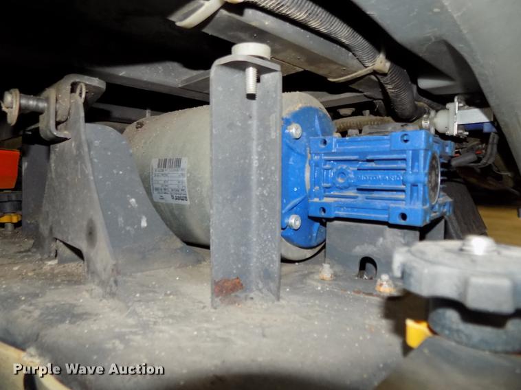 image for item DZ9620 Advance Advenger 3210D floor scrubber