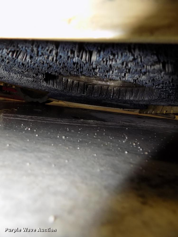 image for item DZ9620 Advance Advenger 3210D floor scrubber