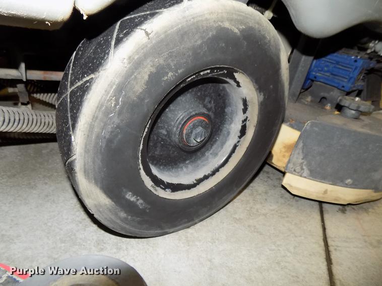 image for item DZ9620 Advance Advenger 3210D floor scrubber