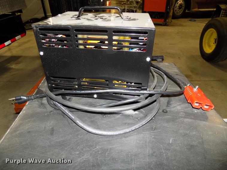 image for item DZ9620 Advance Advenger 3210D floor scrubber