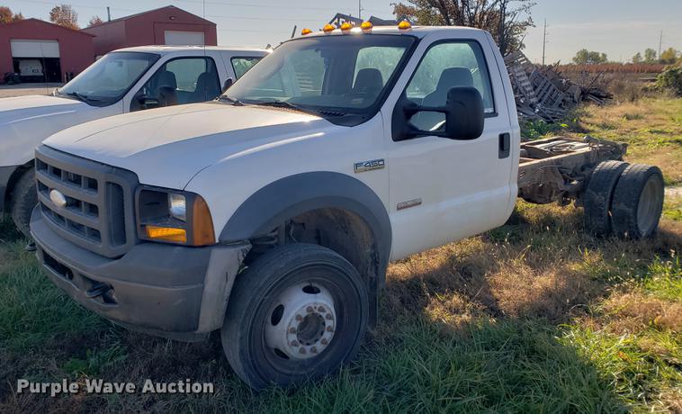 image for item EF9982 2006 Ford F450 Super Duty truck cab and chassis