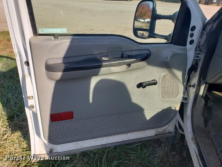 image for item EF9982 2006 Ford F450 Super Duty truck cab and chassis