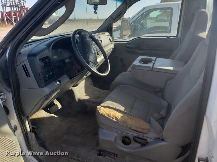 image for item EF9982 2006 Ford F450 Super Duty truck cab and chassis