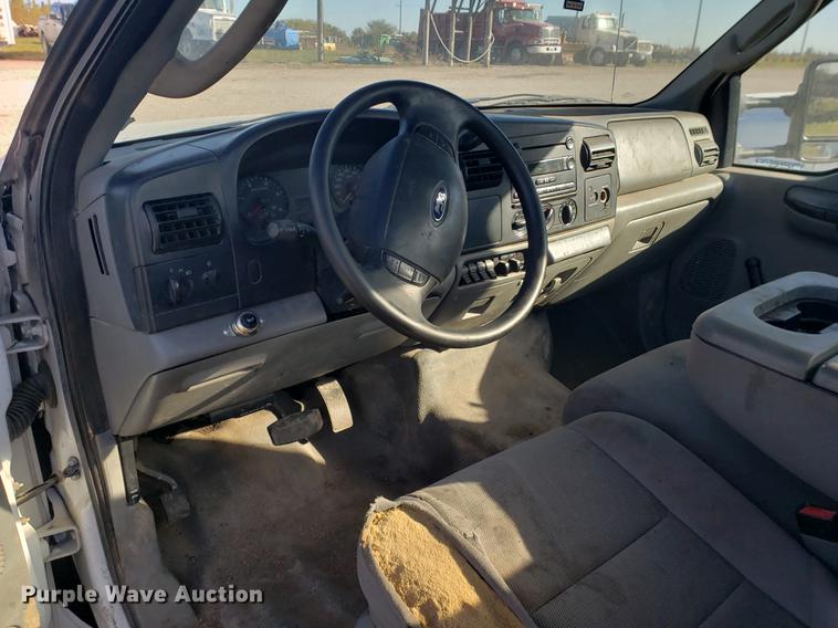 image for item EF9982 2006 Ford F450 Super Duty truck cab and chassis