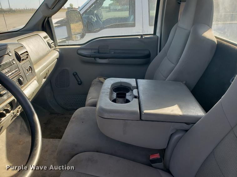 image for item EF9982 2006 Ford F450 Super Duty truck cab and chassis