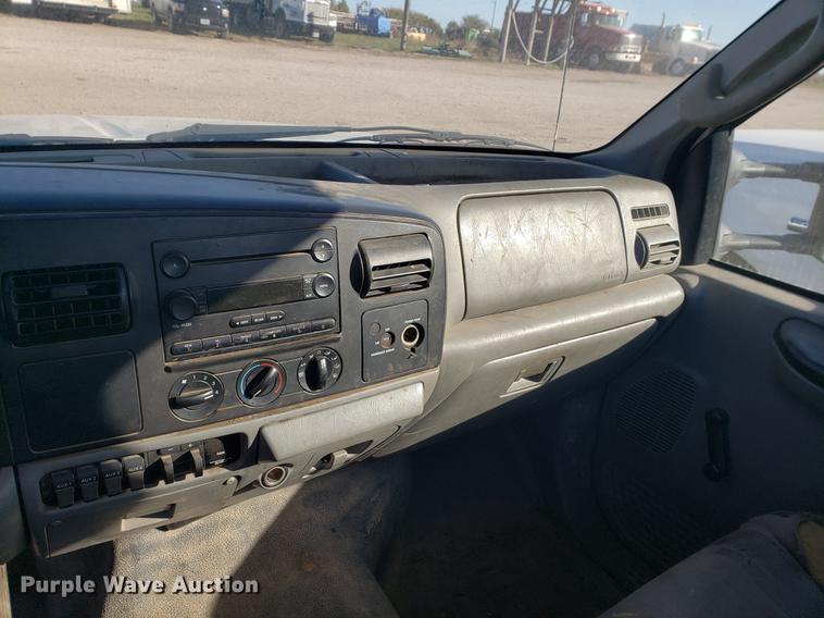 image for item EF9982 2006 Ford F450 Super Duty truck cab and chassis