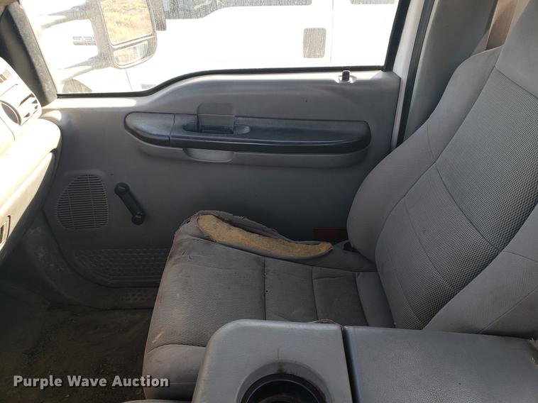 image for item EF9982 2006 Ford F450 Super Duty truck cab and chassis