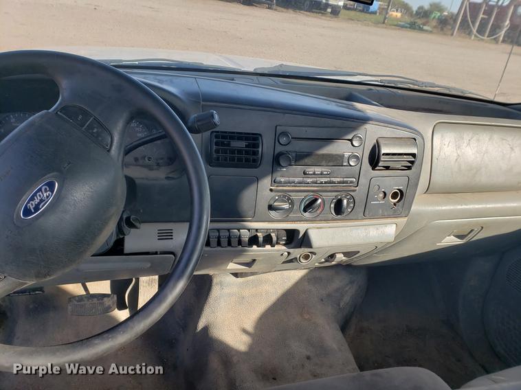 image for item EF9982 2006 Ford F450 Super Duty truck cab and chassis