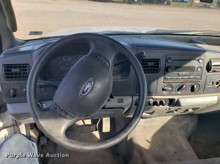 image for item EF9982 2006 Ford F450 Super Duty truck cab and chassis