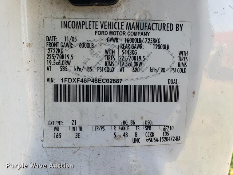 image for item EF9982 2006 Ford F450 Super Duty truck cab and chassis