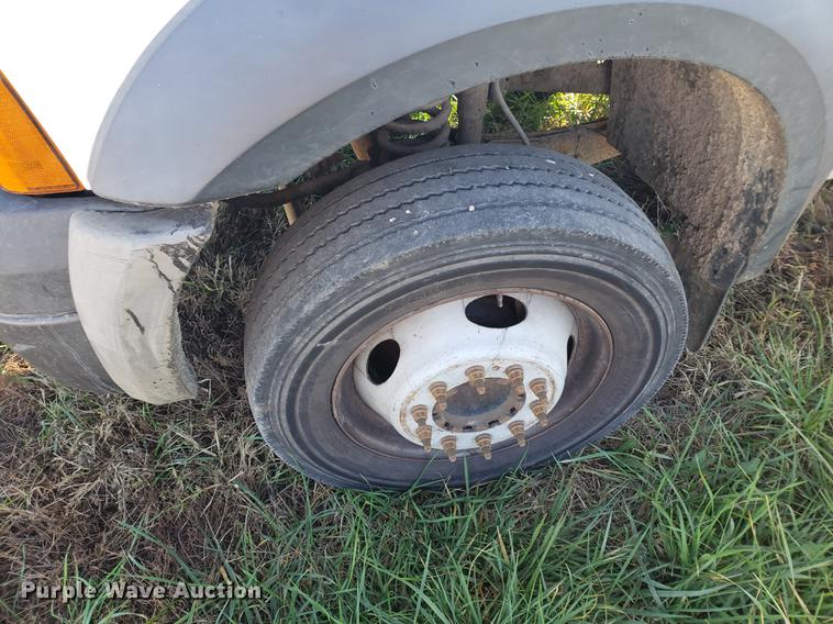 image for item EF9982 2006 Ford F450 Super Duty truck cab and chassis