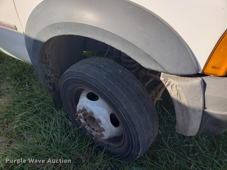 image for item EF9982 2006 Ford F450 Super Duty truck cab and chassis